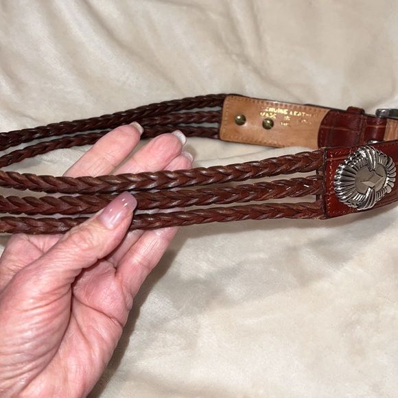 Women’s Saddle Brown Leather with Conchos Belt EUC - Picture 5 of 10